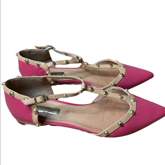 Pointed pink flats